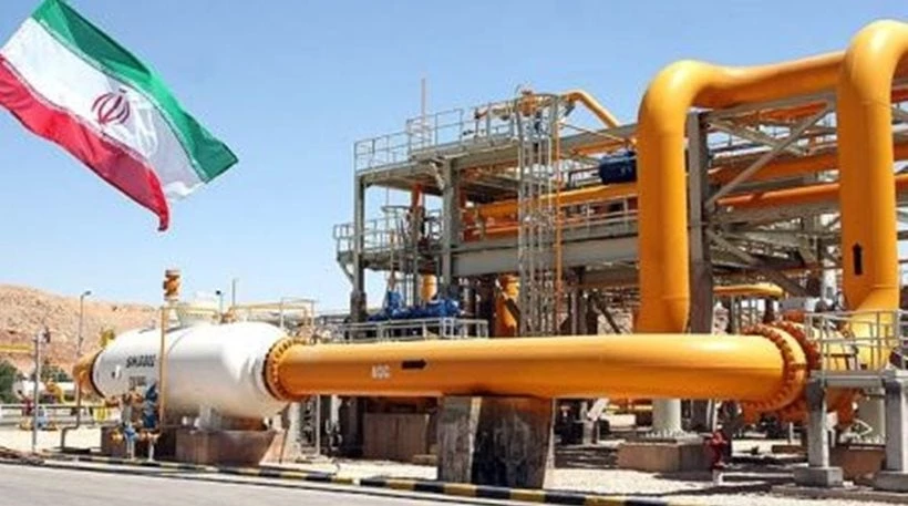 ΕΚΤΑΚΤΟ – Τεχεράνη και Μόσχα υπέγραψαν συμφωνία για την εκμετάλλευση δύο κοιτασμάτων πετρελαίου
